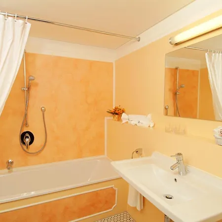 Leicht Hotel *