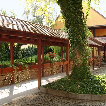 Leicht Отель Biebelried